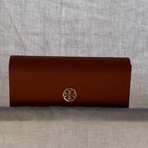 Tory Burch Chestnut Brown Saffiano Leather Wallet with Gold Emblem